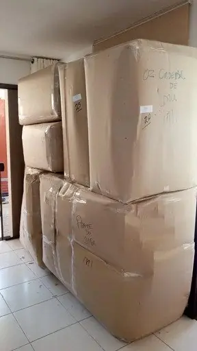Caixas de mudança embaladas e identificadas