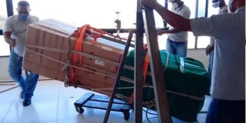 Içamento de móveis em prédio com acesso restrito